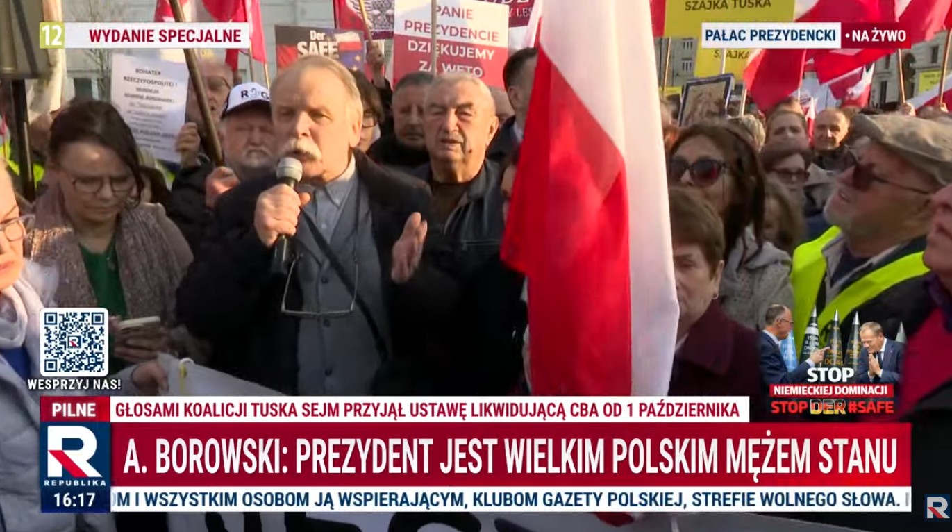 Trwa manifestacja poparcia dla prezydenta