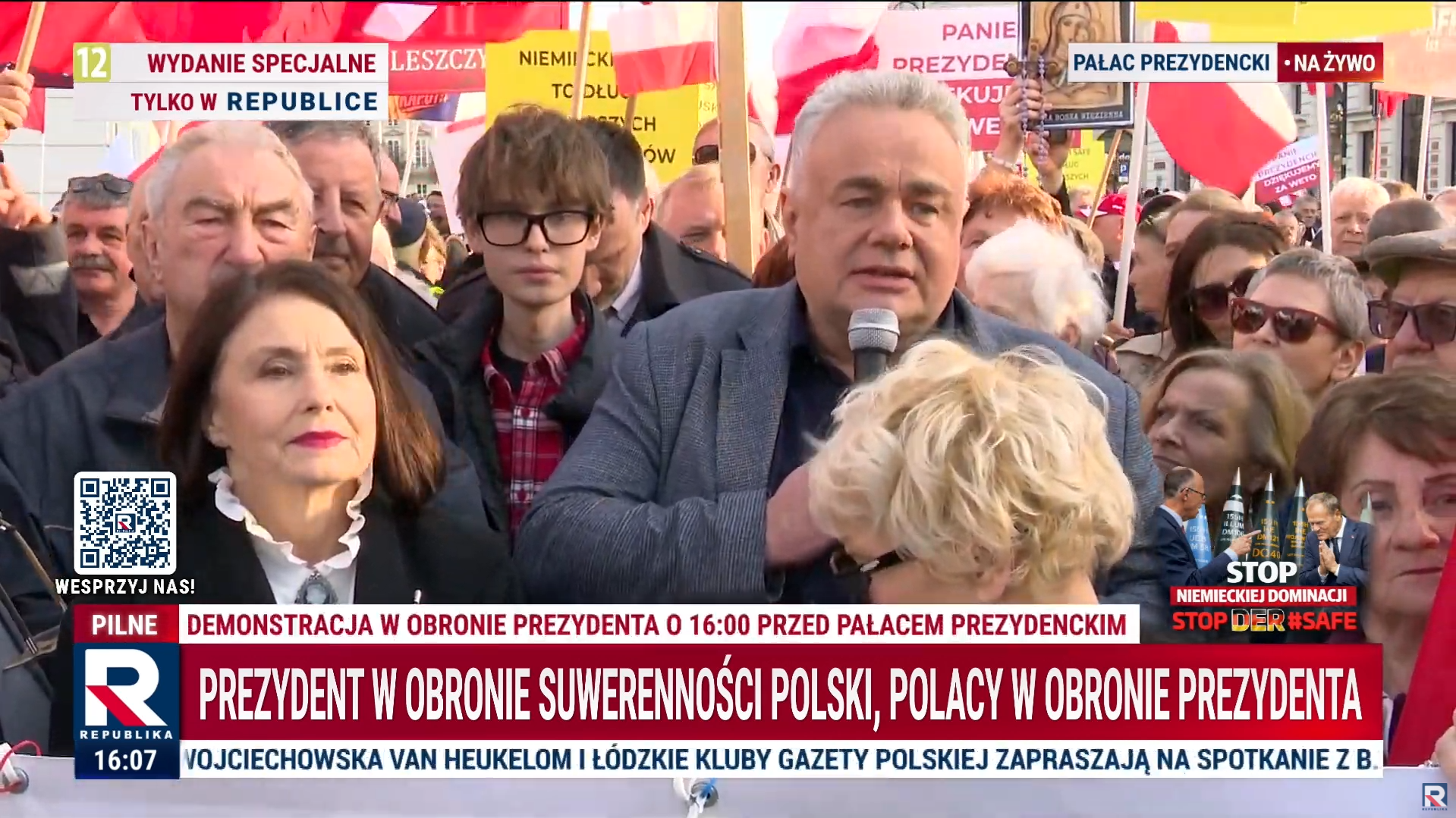 Prezes Telewizji Republika Tomasz Sakiewicz na demonstracji